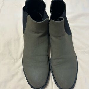 Kenneth Cole Men's Black and Olive Green Chelsea boots